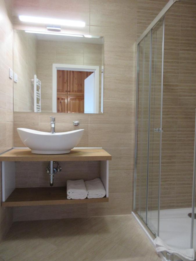 Hotel Mediterran Vendeghaz Velence Exterior foto